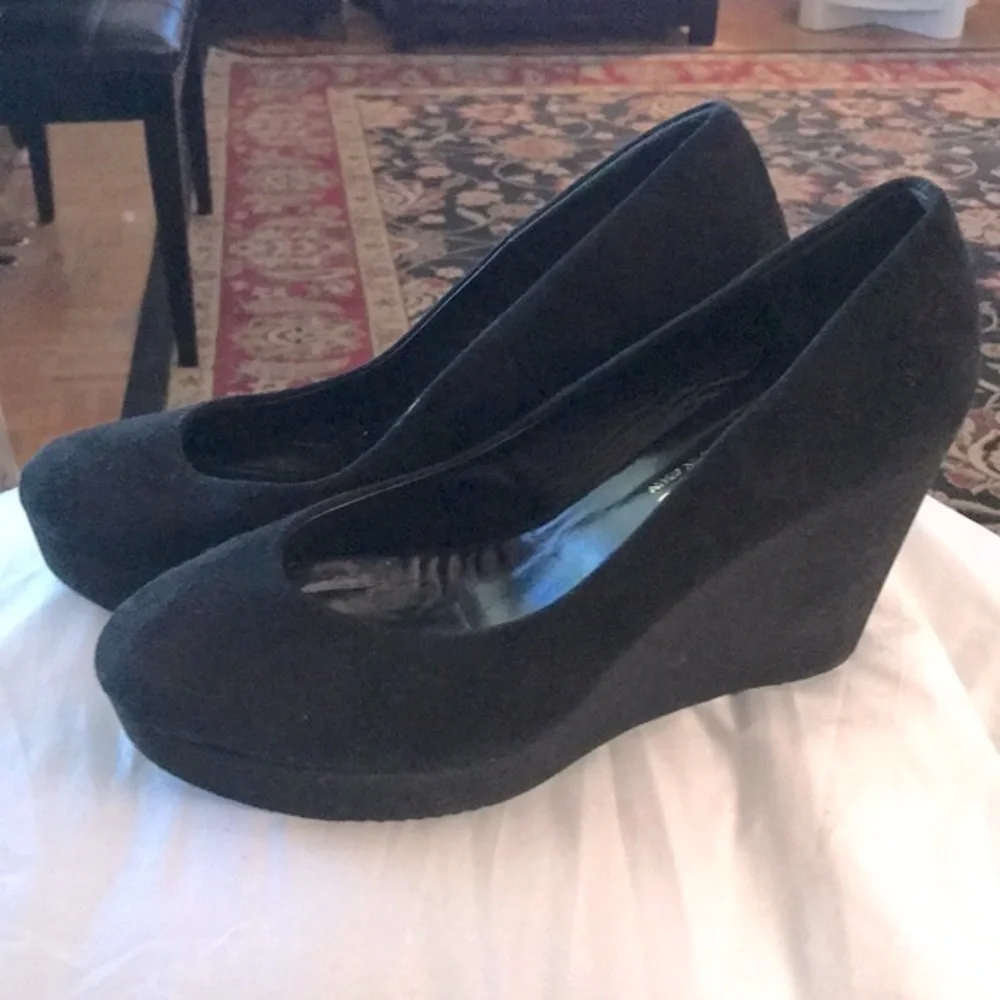 Andre’ Assous Black Suede Platform Shoes, Sz 8